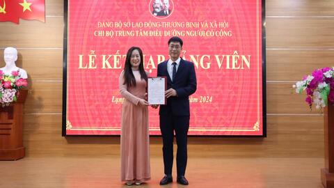 Chi bộ Trung tâm Điều dưỡng Người có công tổ chức Lễ kết nạp đảng viên