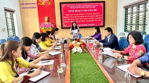 Chi bộ Cơ sở Bảo trợ xã hội tổng hợp tỉnh Lạng Sơn tổ chức sinh hoạt chuyên đề “Học tập và làm theo tư tưởng, đạo đức, phong cách Hồ Chí Minh về xây dựng đội ngũ cán bộ, đảng viên, viên chức, người lao động trách nhiệm, trung thực, nói đi đôi với làm”